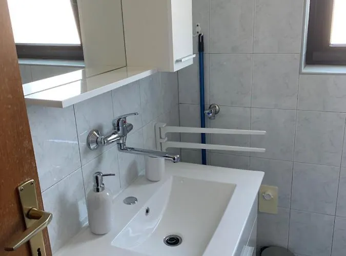 Apartman Ema *