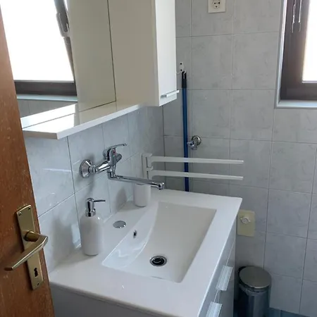 Apartment Ema *