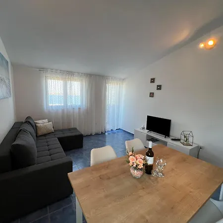 Ema Apartment Sali