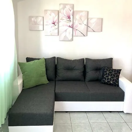 Ema Apartment *