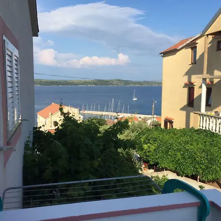 Ema Apartment Sali