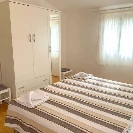 Apartment Ema Sali